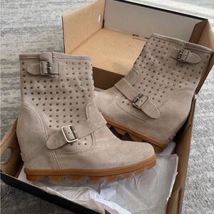 Sorel studded wedge boot